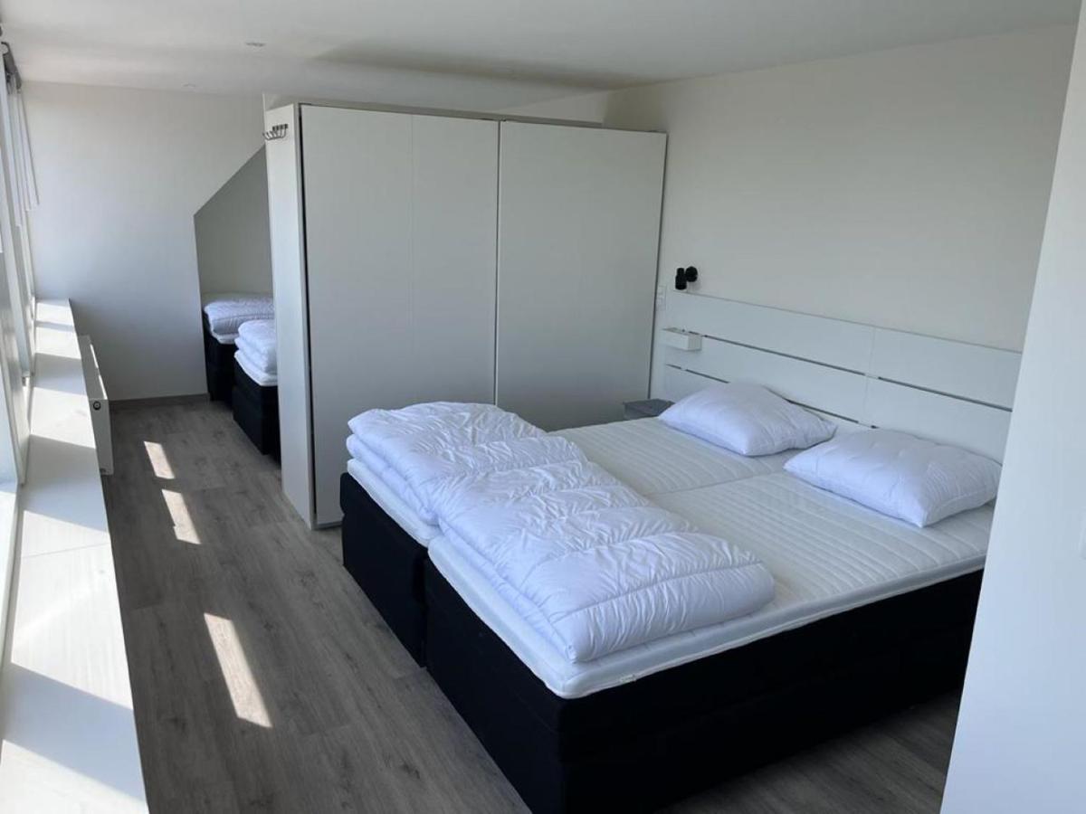 Comfortabele Woning Met Omheinde Tuin Aan Water Voor 12 P Oostburg Exterior photo